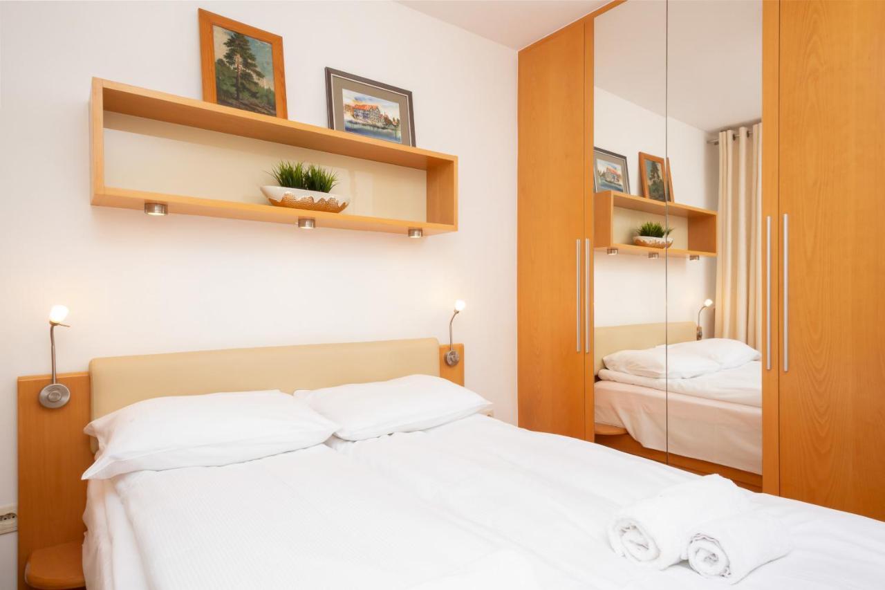 Two-Bedroom Family Apartment Esperanto Next To Klif By Noclegi Renters Варшава Екстер'єр фото