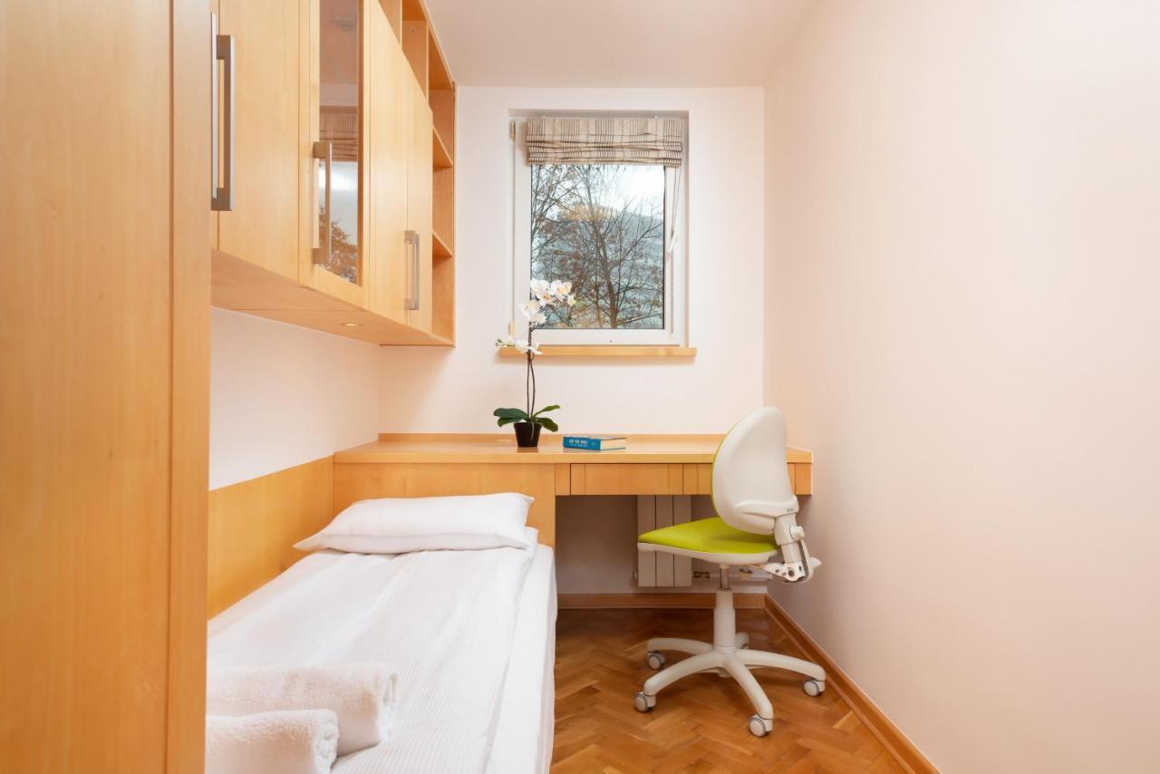Two-Bedroom Family Apartment Esperanto Next To Klif By Noclegi Renters Варшава Екстер'єр фото